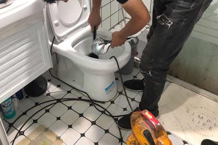 兴业马桶堵塞自己疏通还是找师傅?专业上门服务让你省时更省心